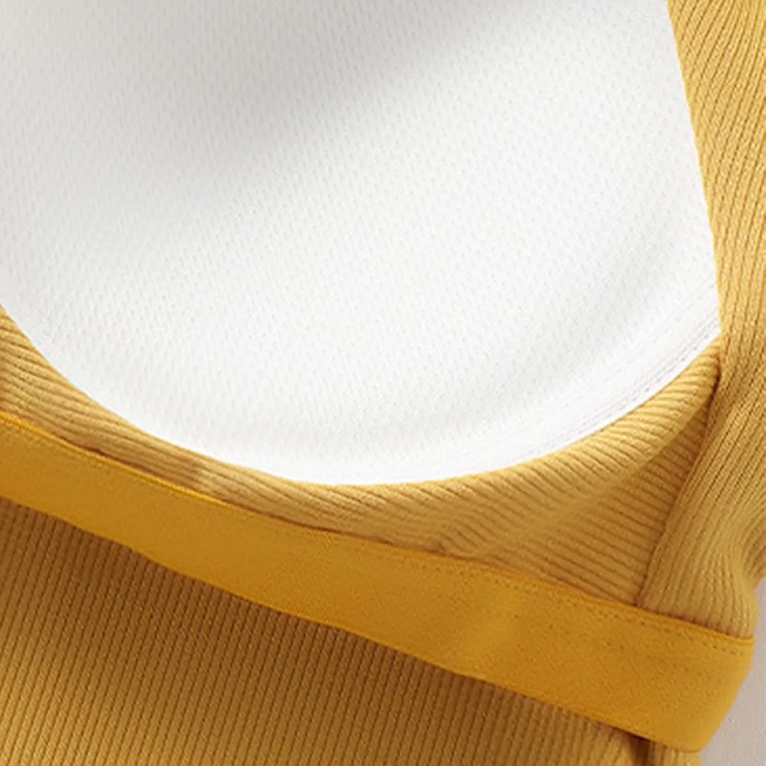 Built in Bra Tank Tops for Women 2025 Ribbed Knit Casual Slim-Fit Tops Crew Neck Sleeveless Summer Basic Tanks