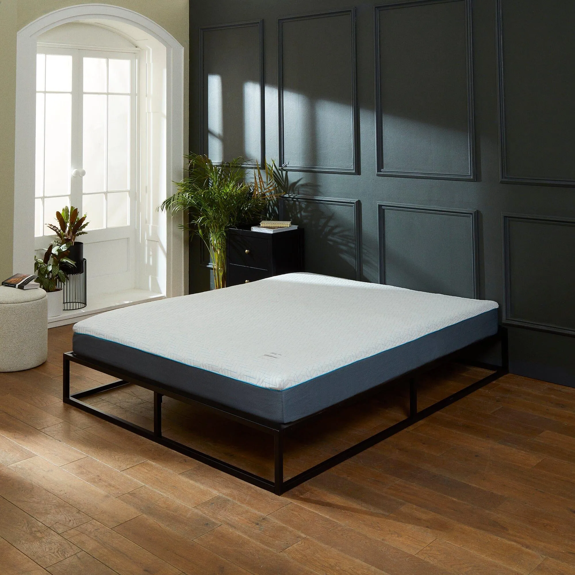 Indy King Size Platform Bed - Black Metal