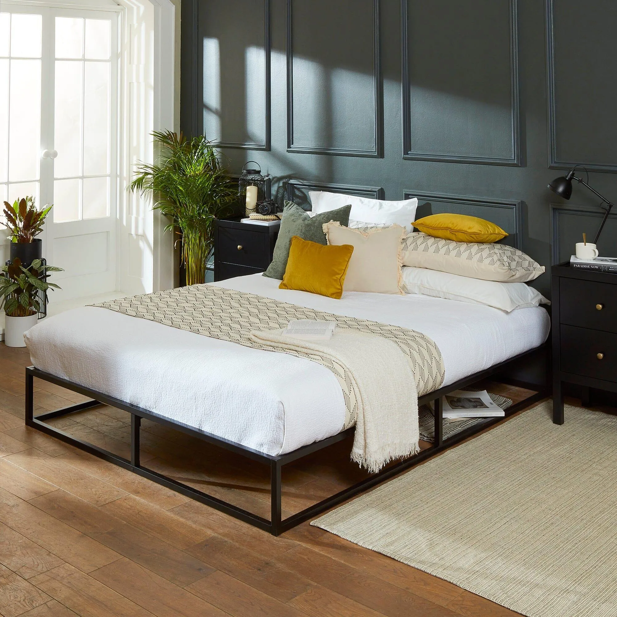 Indy King Size Platform Bed - Black Metal