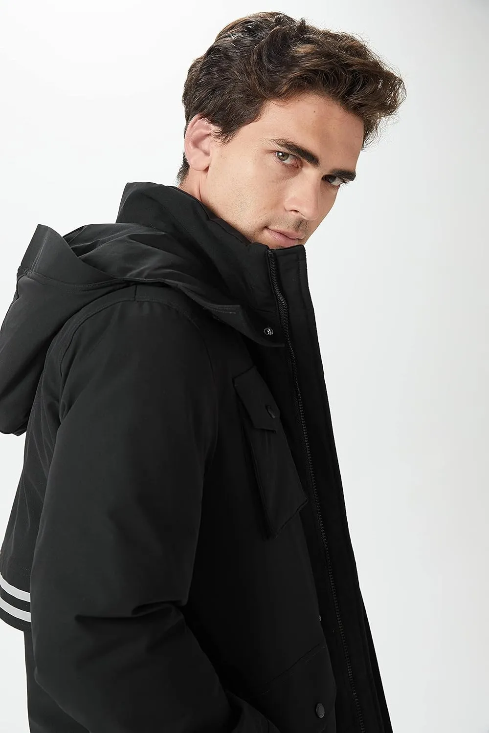 Orolay Men's Windproof Down Coat Hooded Winter Parka Thicken Jacket with Multi-Pockets